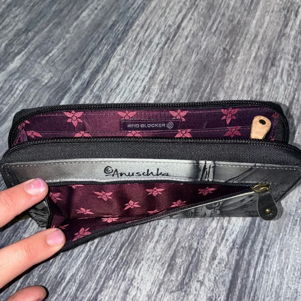 Anuschka Hand Painted Leather RFID Zip Wallet Cleopatra's Leopard - Picture 7 of 8